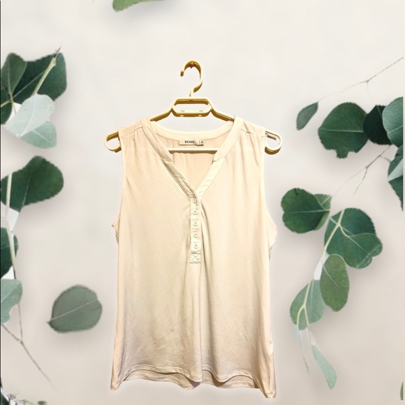 Barely ever worn. US L. Off White. - Picture 1 of 4